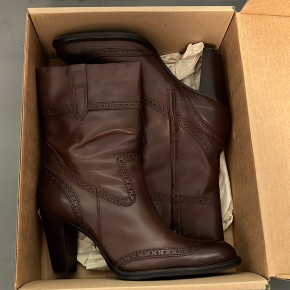 Eddie Bauer Women’s Chunky Heel Leather Boots - Picture 7 of 10